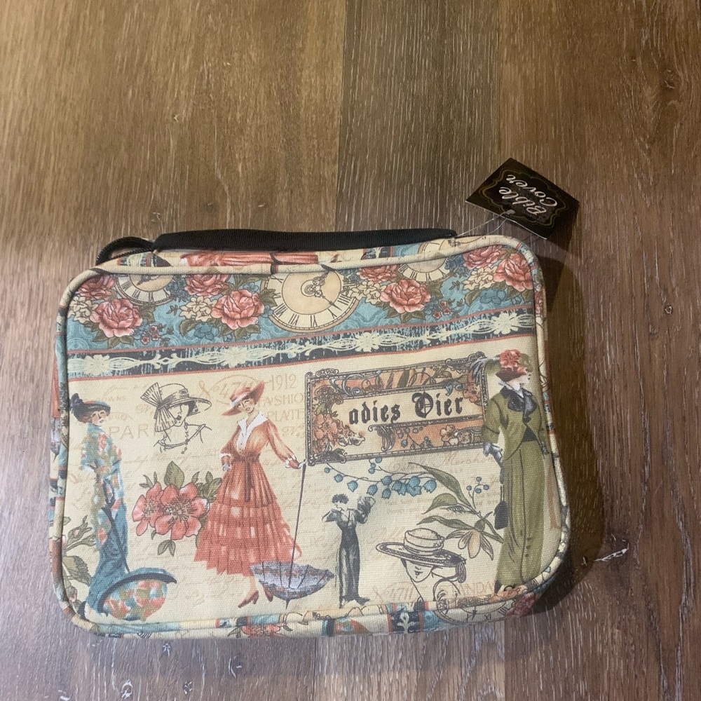 🆕 Vintage Artwork Bible Case